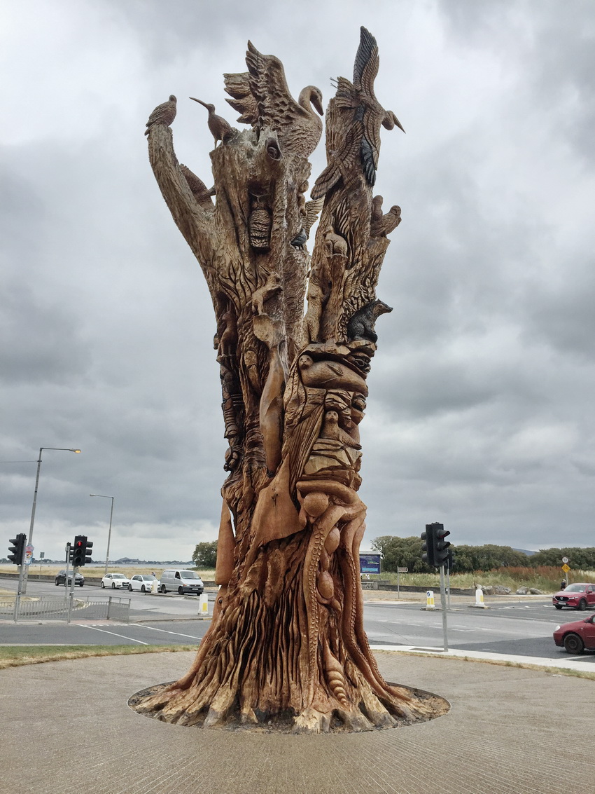 chainsaw carving